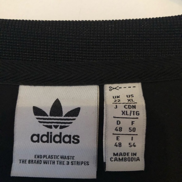 Adidas original top. Long sleeves. Front logo. Xlarge - Picture 3 of 3